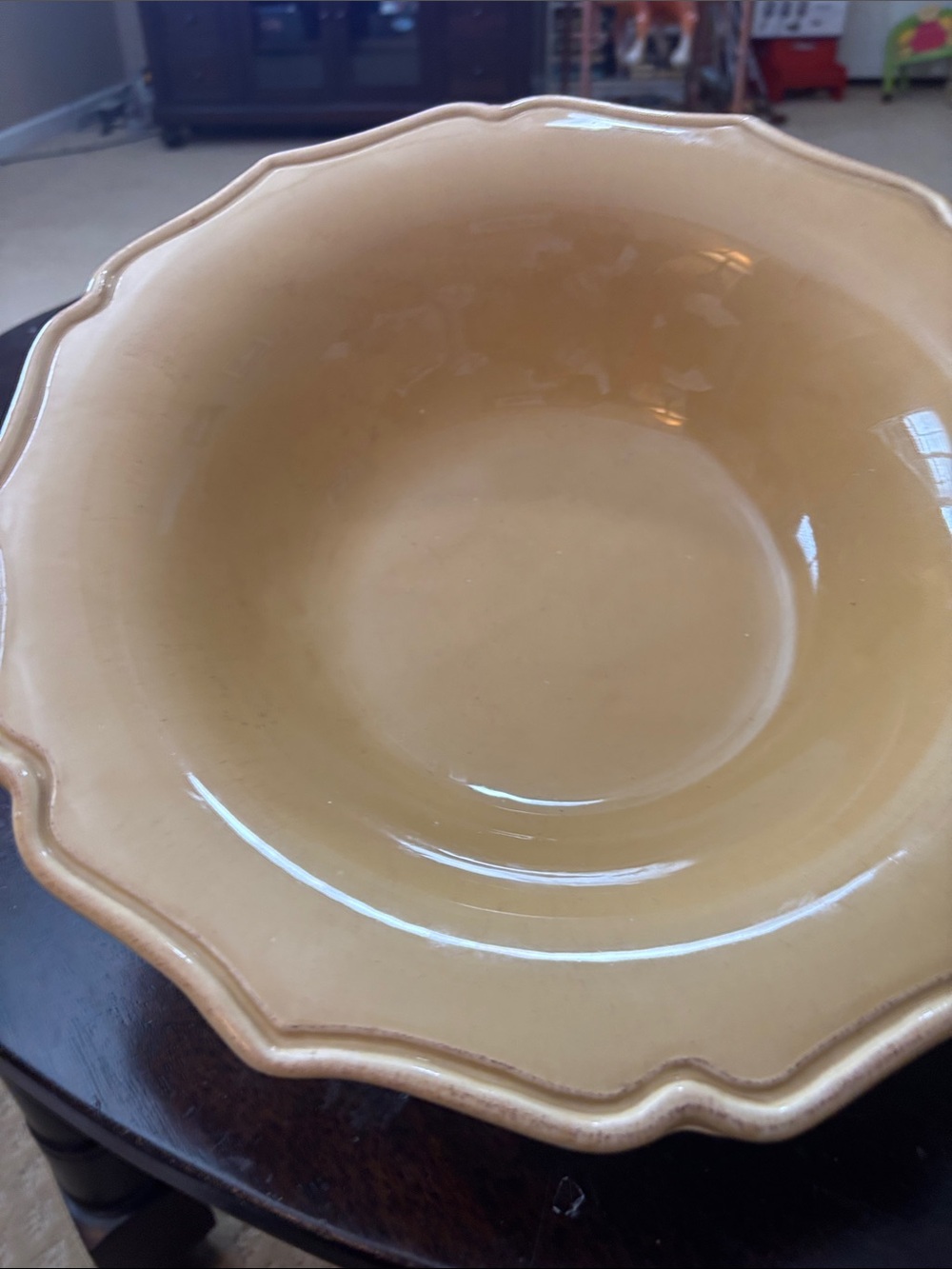 Scalloped Ceramic Serving Bowl in Soft Yellow